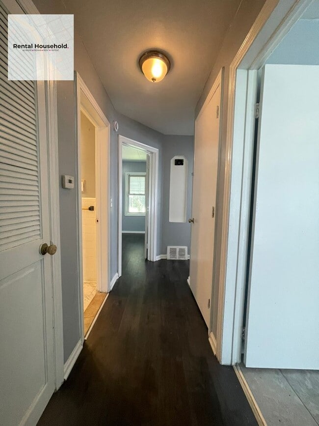 Building Photo - Cozy 3-Bedroom Bungalow for Rent: A Perfect Place to Call Home (SECTION 8-Preferred)