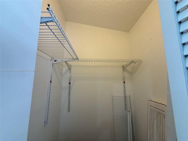 Building Photo - 3252 W 70th St