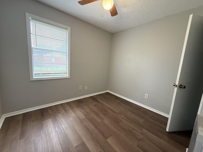 Building Photo - 119 Jelk St