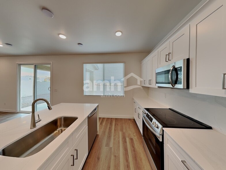 Building Photo - 9727 W Parkway Dr