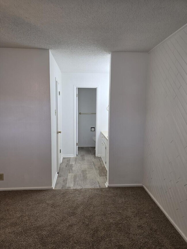 Building Photo - 3220 Tanglewood Ln