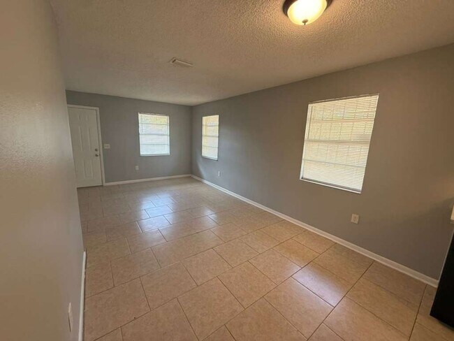 Building Photo - 2584-2586 Chestnut Woods Dr