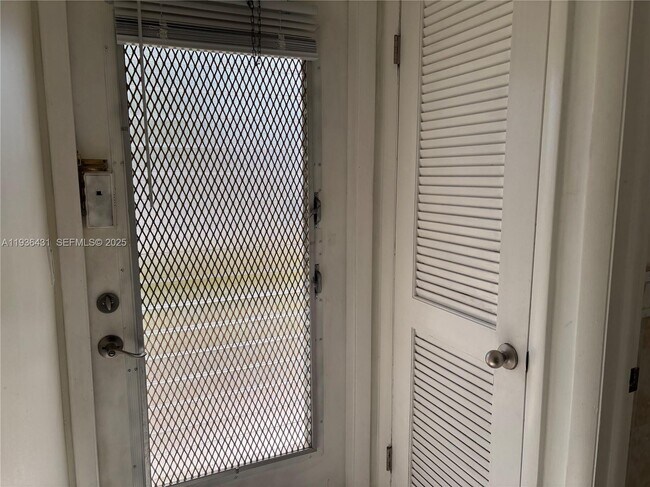 Building Photo - 351 Cambridge Rd