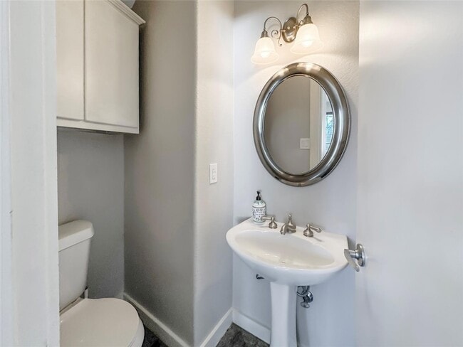 Building Photo - 2114 Goodrich Ave