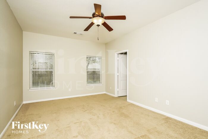 Building Photo - 300 Springtree St