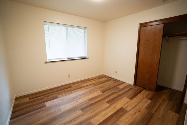 Building Photo - Remodeled 2-Bedroom Apartment for Rent