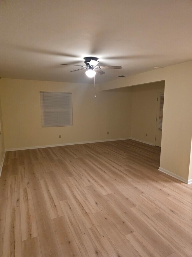 Building Photo - 481 Emerald Rd