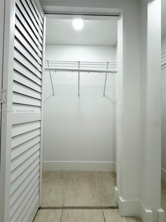 Building Photo - 5580 W 26th Ct