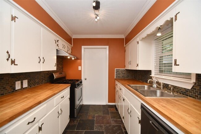 Building Photo - 5535 Berry Creek Dr