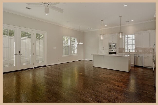 Building Photo - 215 Willow St