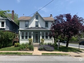 Building Photo - 2401 W 18th St