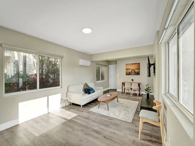 Building Photo - 3208 NE 9th St