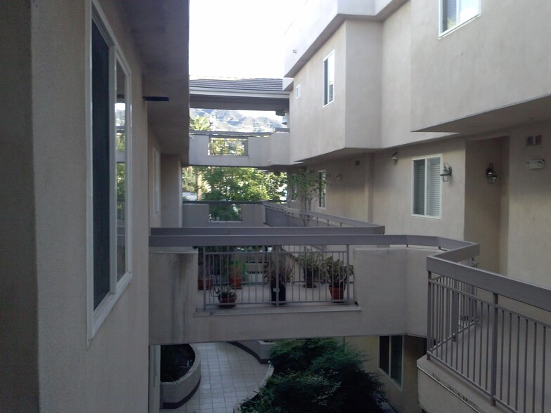 Building Photo - 400 Cameron Pl