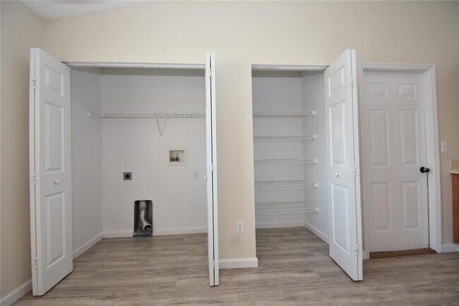 Building Photo - 15 White Deer Ln