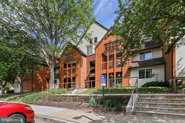 Building Photo - 4934 Columbia Rd