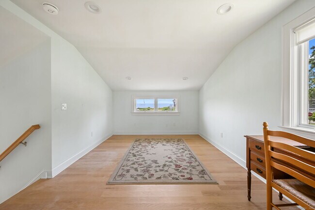 Building Photo - 50 Beach View Dr