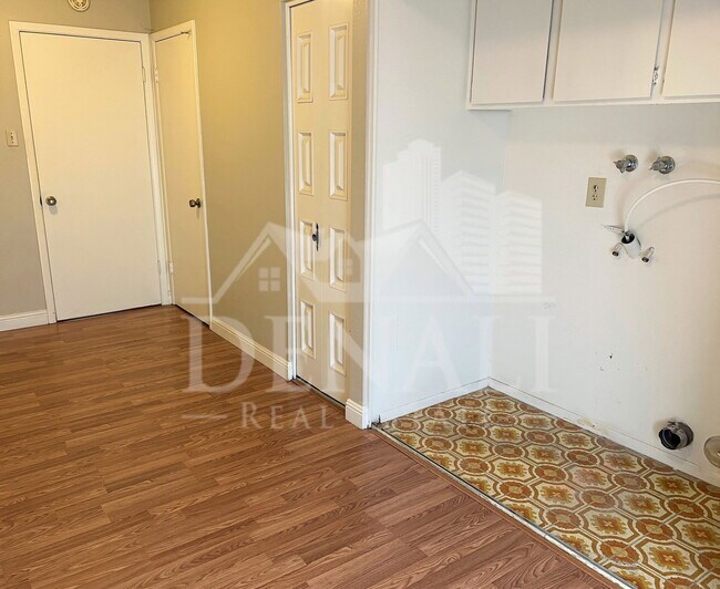Building Photo - 5129 E Emile Zola Ave