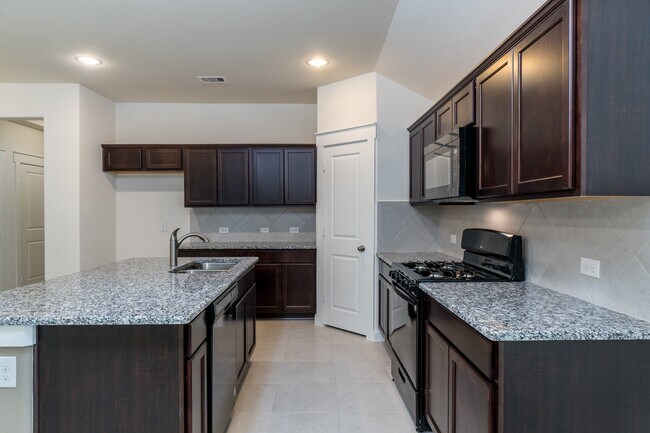 Building Photo - 40315 S Hill Pass