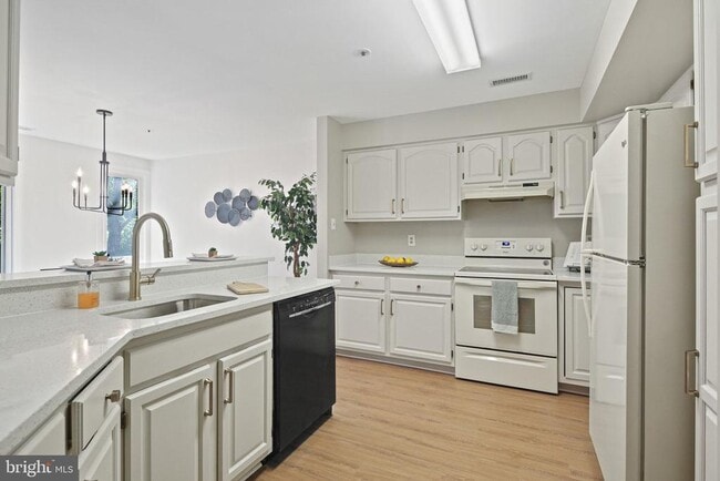 Building Photo - 5006 Dorsey Hall Dr