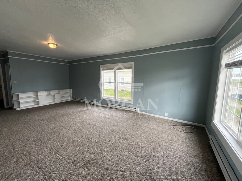 Building Photo - 307 S Main St