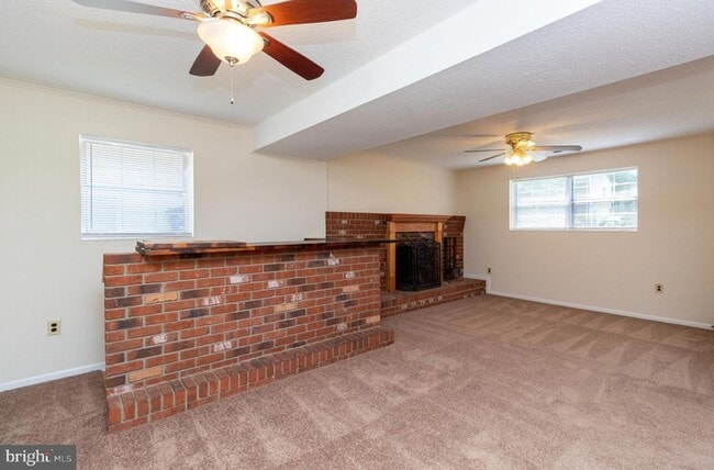 Building Photo - 14175 Spring Branch Dr
