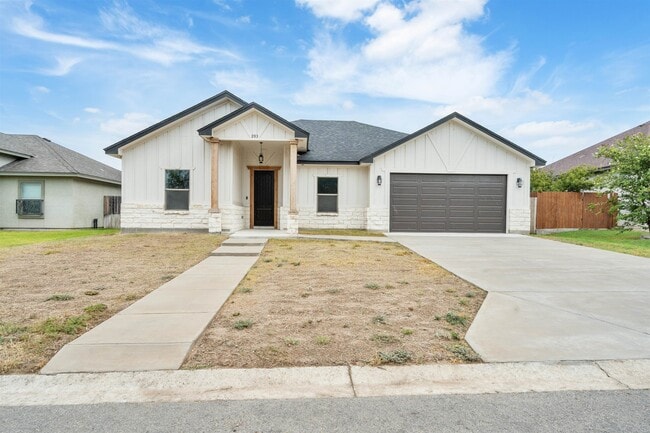 Building Photo - 203 Javier Dr