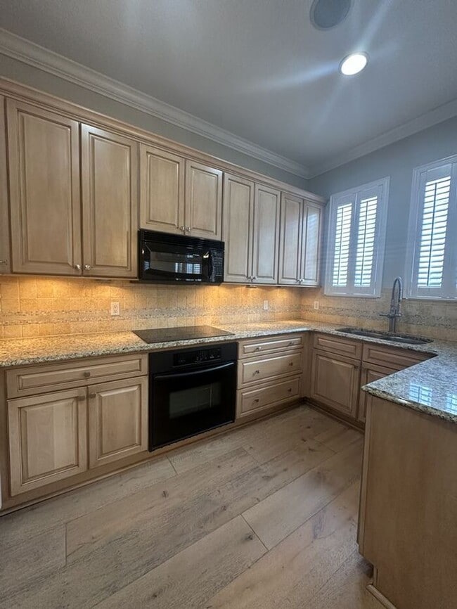 Building Photo - WESTSHORE YACHT CLUB - PREMIER GATED COMMUNITY