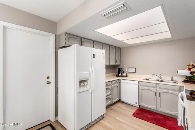 Building Photo - 3407 N Pleasant Dr