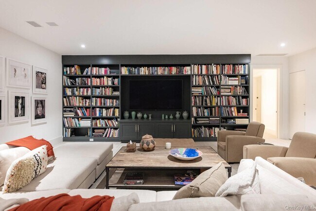 Building Photo - 571 Pauls Ln