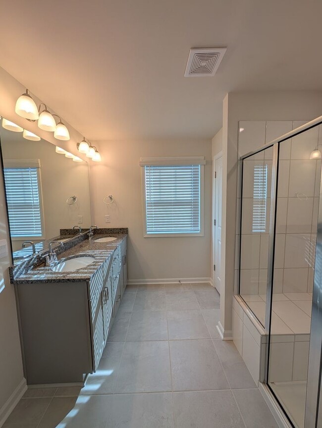 Building Photo - New Construction Townhouse-Hendersonville!