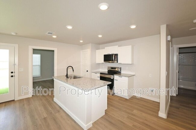 Building Photo - 8904 Bandit Dr