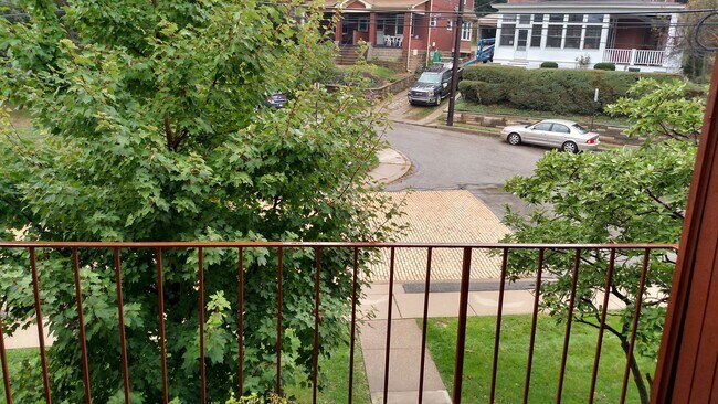 Building Photo - 129 Baywood Ave