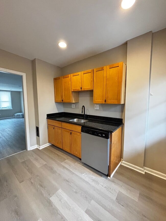 Building Photo - Charming 3 Bedroom Rehab