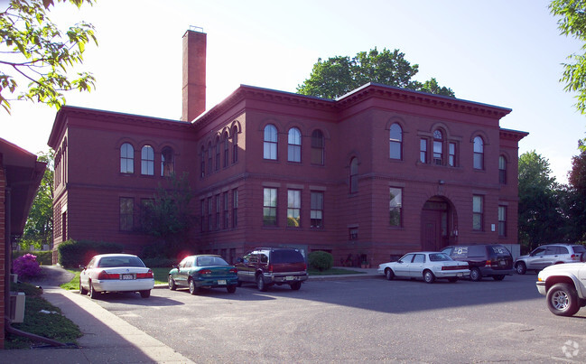 Primary Photo - Valentine House Apartments