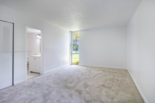 Building Photo - 2930 Forest Hills Blvd