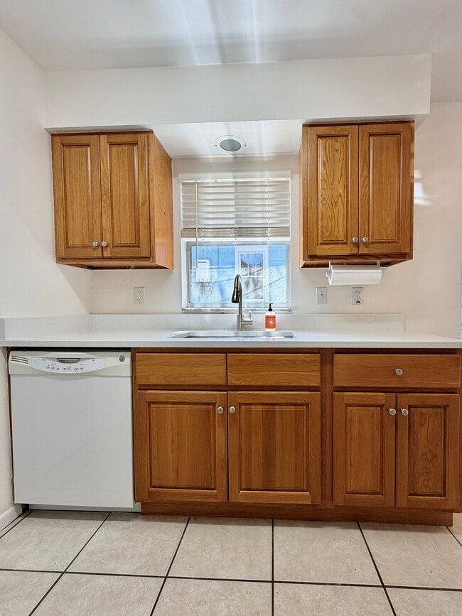 Building Photo - 912 La Salle Ave