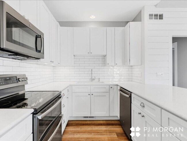 Building Photo - Tucked Away Yet Close to It All-Beautiful Elkhorn Rental has it all!