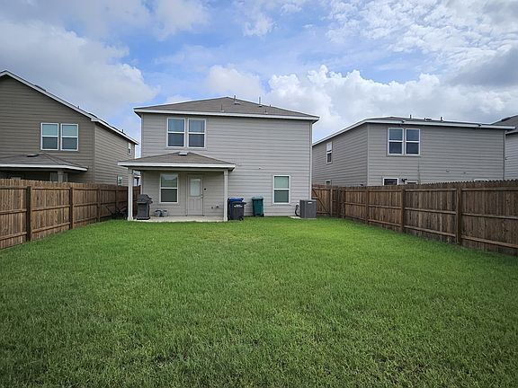 Building Photo - 4 Bedroom 3 Full Bathrooms home