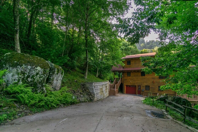 Building Photo - 141 Yellow Locust Dr