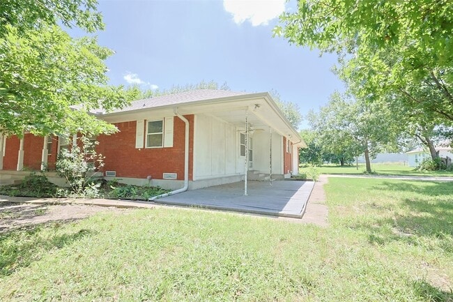 Building Photo - 2550 W Lucas Rd