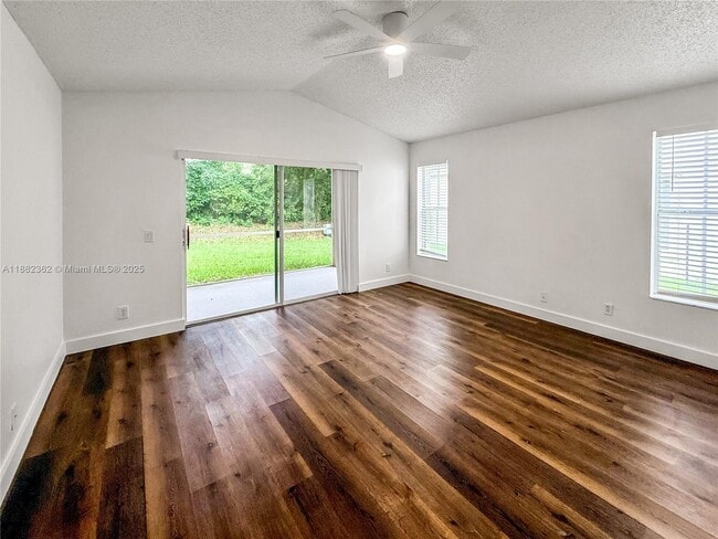Building Photo - 611 Carrington Ln
