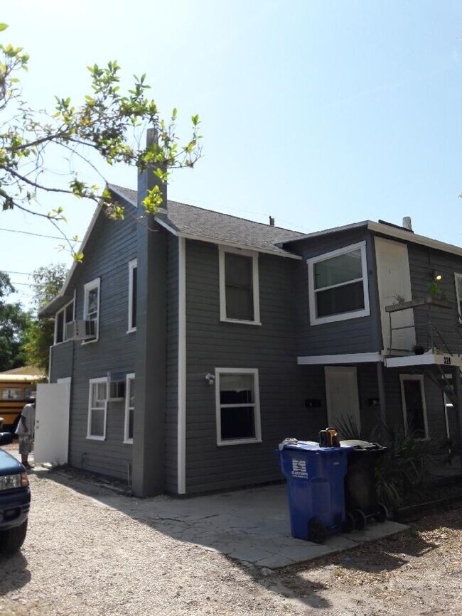 Building Photo - 320 21st Ave S