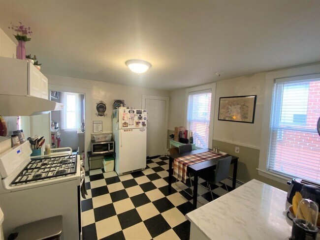 Building Photo - 377 Highland Ave