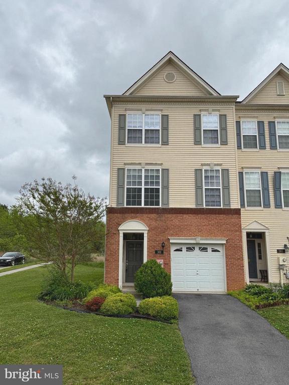 Building Photo - 301 Klee Dr