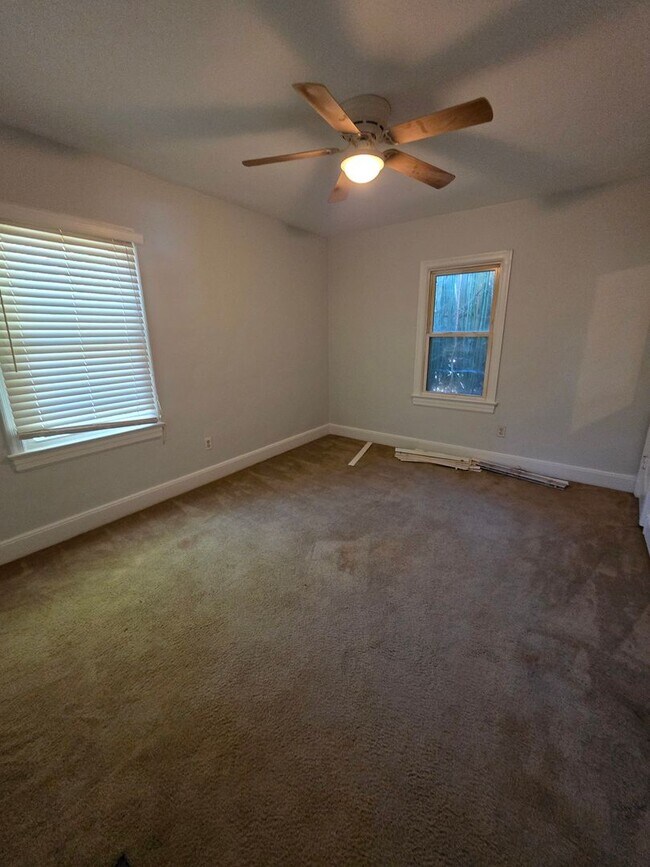Building Photo - 2 BR in Emerywood!