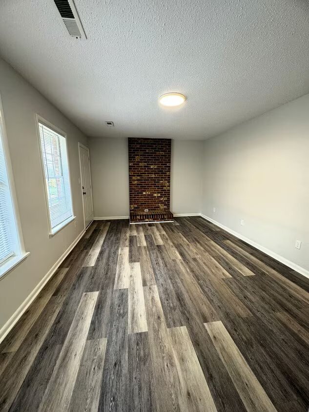 Building Photo - 208 Cloverleaf Dr