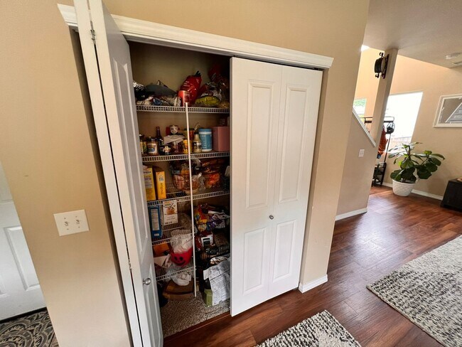 Building Photo - Spacious 3BR/2.5BA w/ Open Floor Plan, Fenced Yard, Office Nook & Garage