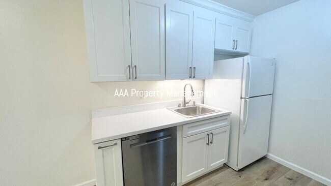 Building Photo - Walnut Creek! Beautiful remodeled 1 bedroom 1 bath location near John Muir Hospital and Heather F...
