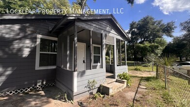 Building Photo - Renovated 2 Bedroom Home!