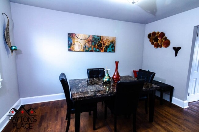 Building Photo - Spacious Single Family home with Huge Back...